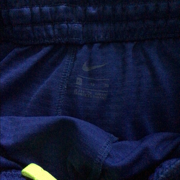Nike B-ball Shorts - Picture 2 of 2